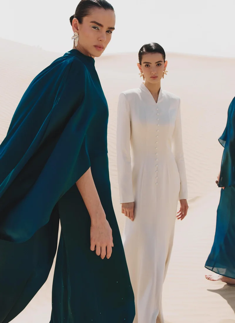 ليتشي فستان طويل مزين بعباءة غير متماثلة وأحجار الراين على التنورة